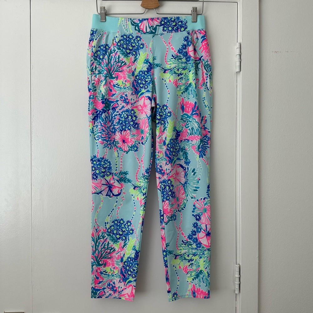 NWOT Lilly Pulitzer 28” Luxletic Run Around Pants in Multi Beach You To It